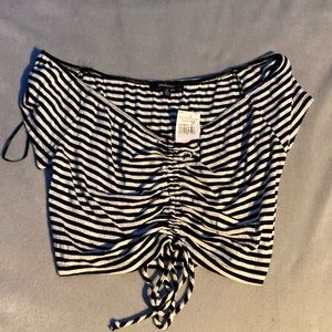 brand new black and white crop